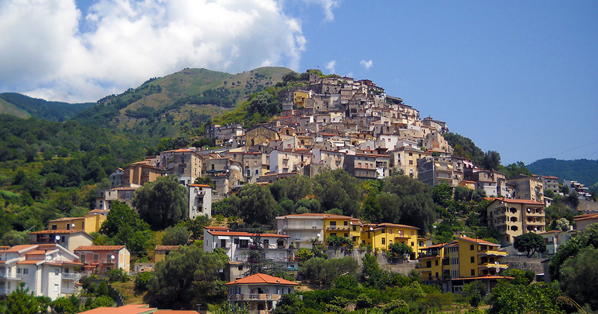 SANGINETO - CASCATA DEL VUGLIO, BORGO E SAPORI DEL TERRITORIO