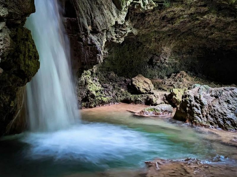 SANGINETO - CASCATA DEL VUGLIO, BORGO E SAPORI DEL TERRITORIO