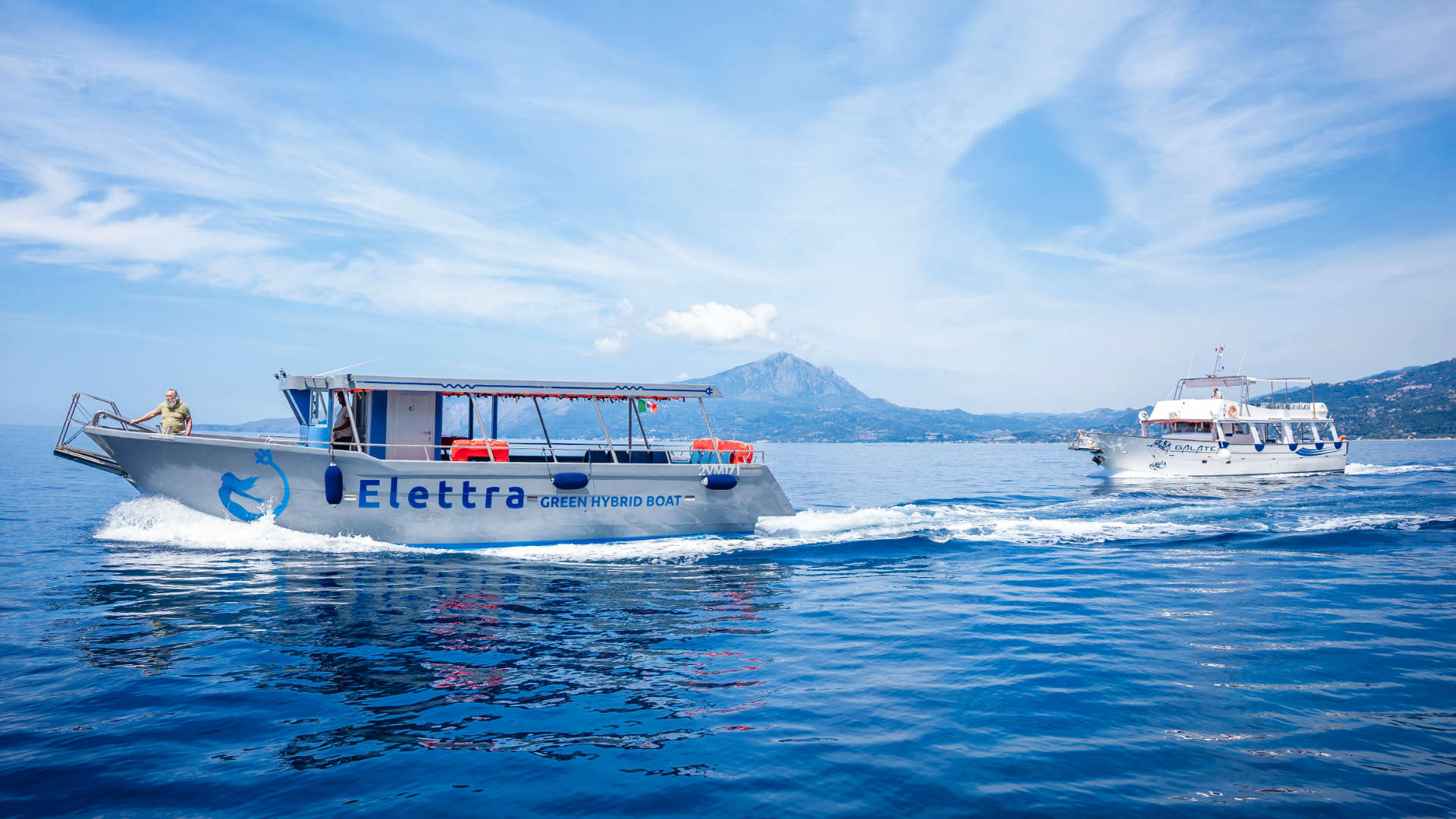 ESCURSIONE IN BARCA CON ELETTRA TRA ISOLA DINO E ARCOMAGNO